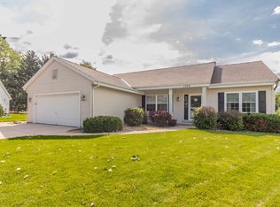 1366 Lake Park Ct, Pewaukee, WI 53072