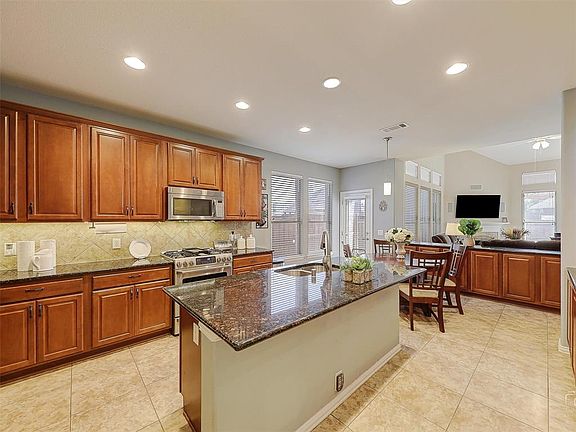 4th image of 732 Saddlebrook Dr