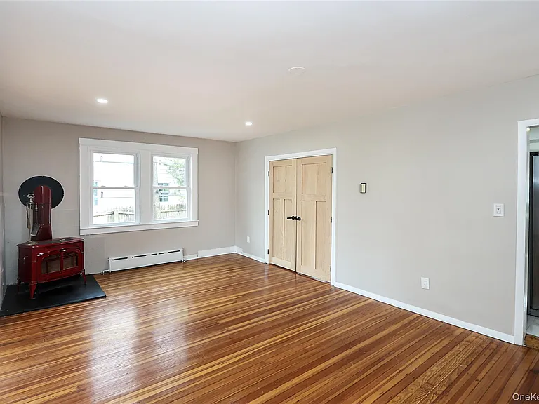 24 High St — Photo 11