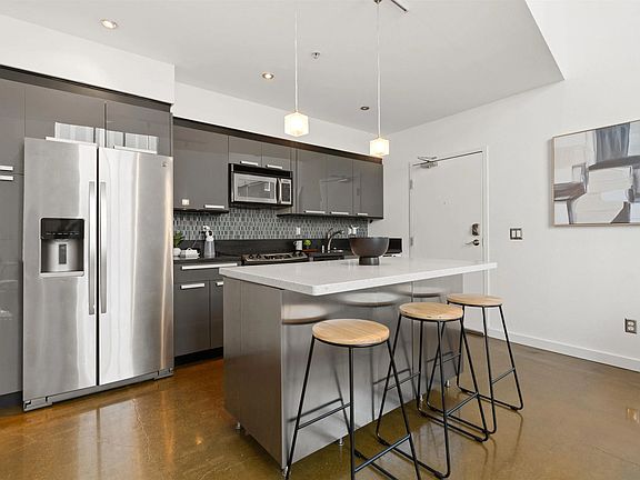 5th image of 948 G St Unit 22