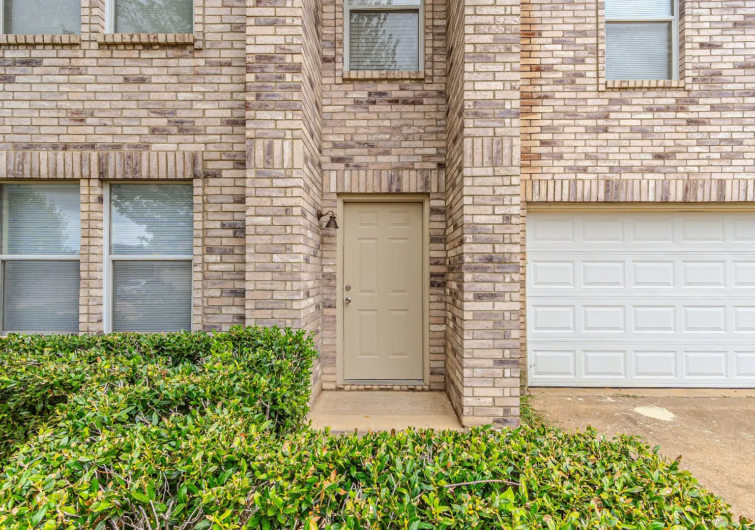 8749 Hunters Trl — Photo 3