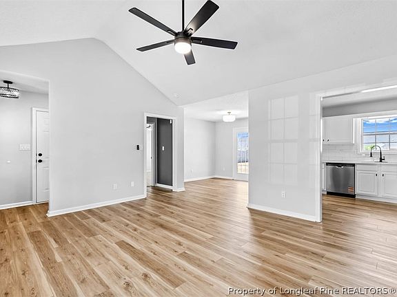 5th image of 413 Turret Ct