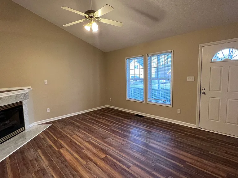 212 Walnut Creek Dr — Photo 5