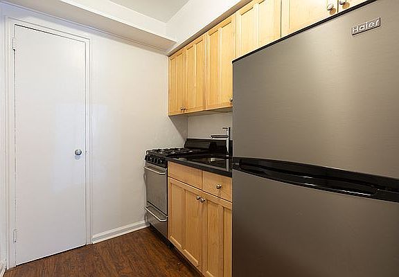 2nd image of 922 President St APT 1F