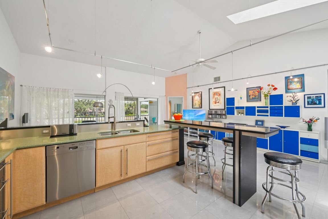 Golf Pointe Dr-S2607-019.jpg