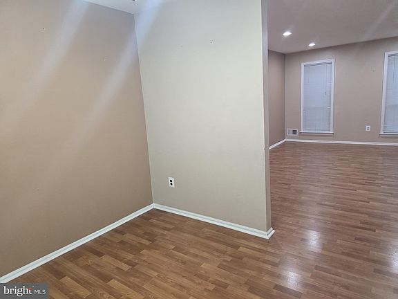 4th image of 42 Stratton Ct