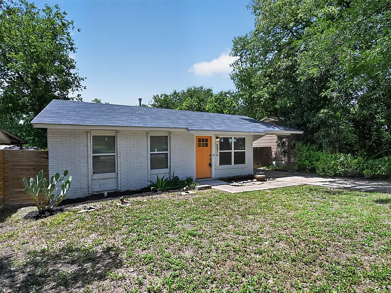 2321 Lakehurst Dr — Photo 33