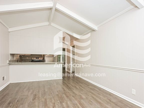 1464460_003_living_room_3.jpg