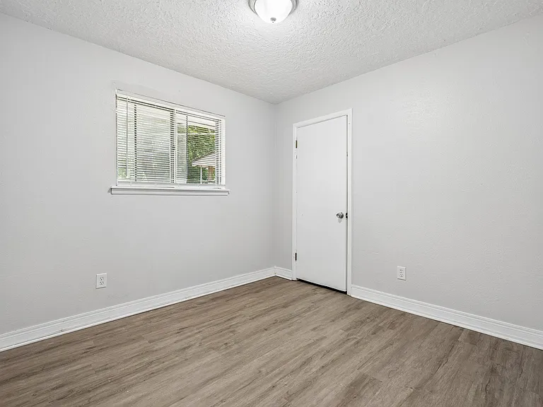 1410 Denison Dr — Photo 9