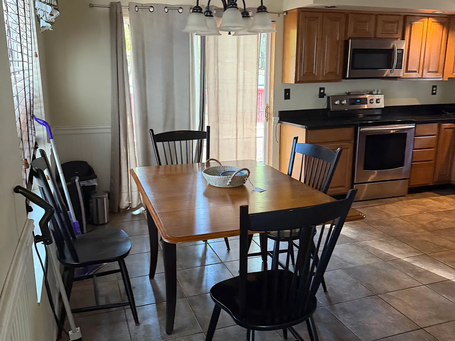 3 bed, 2.5 bath, 1700 sqft, $2,995 — Photo 4