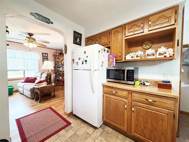 Listing photo 5