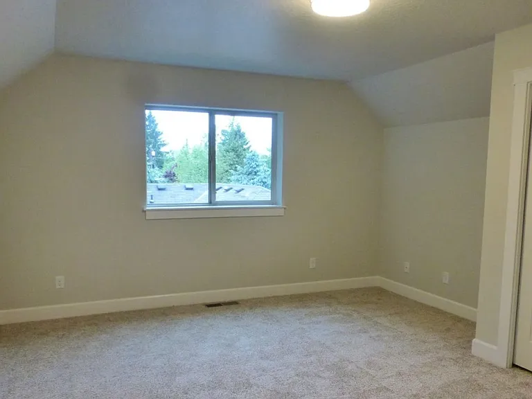821 Waverly St — Photo 4
