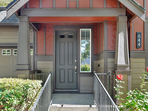 2nd image of 844 NE 73rd Ave