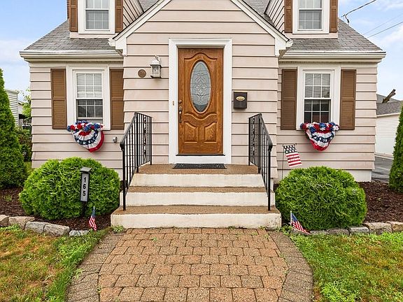 4th image of 165 2nd St
