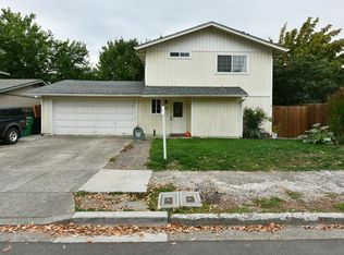 657 Sarah Ln, Eagle Point, OR 97524