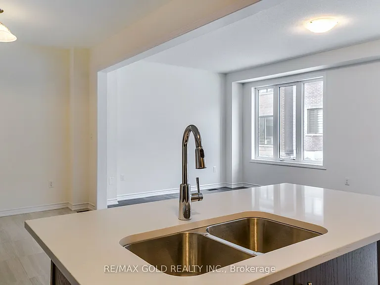 26 Del Grappa St — Photo 13