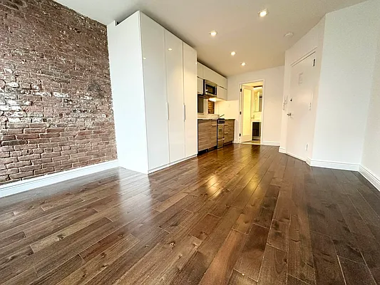 Rented by Brighton Management | media 1