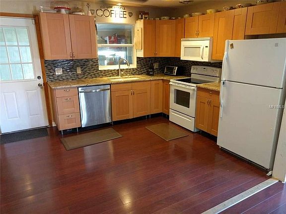 5th image of 812 N Palm Dr SW