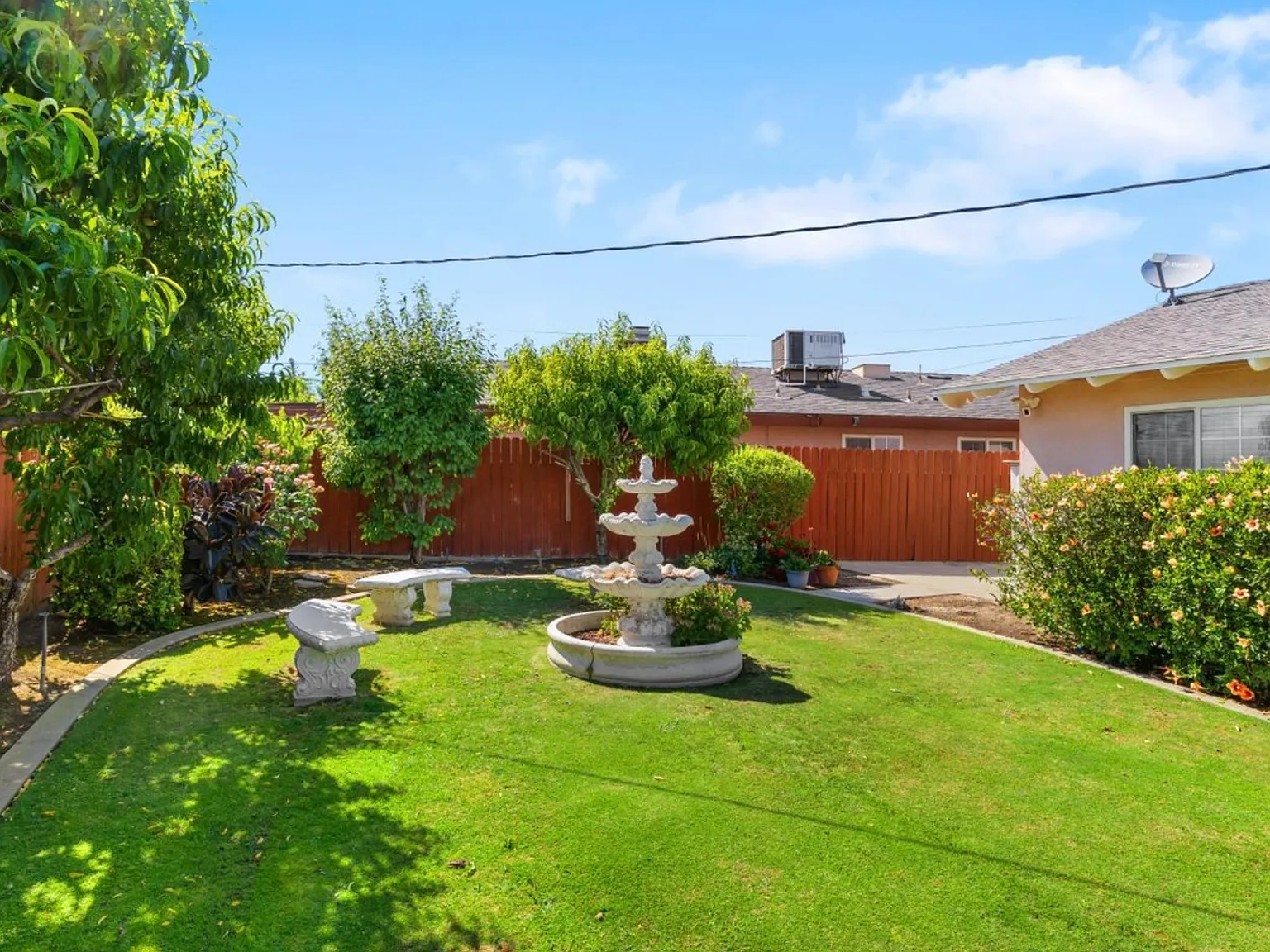 3 bed, 1400 sqft, $2,580 — Photo 3