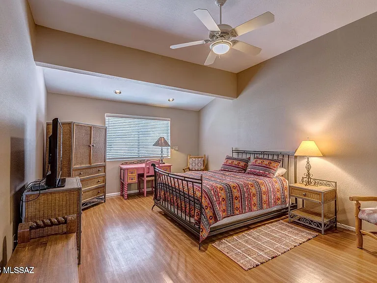 836 E Camino Diestro — Photo 38