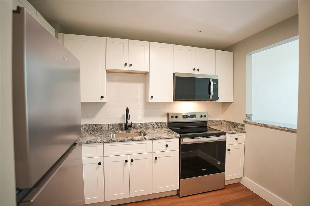 2 bed, 787 sqft, $2,375 — Photo 2