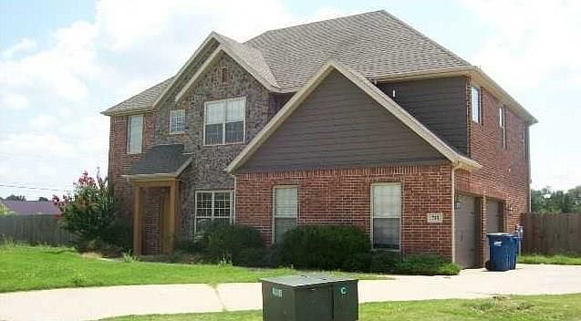 1st image of 715 SW Sterling Pl