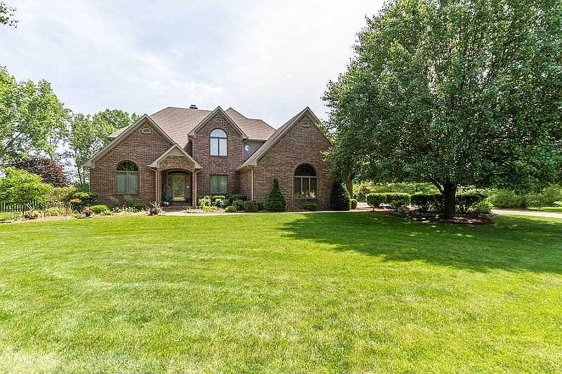 1st image of 3737 Lakewood Dr