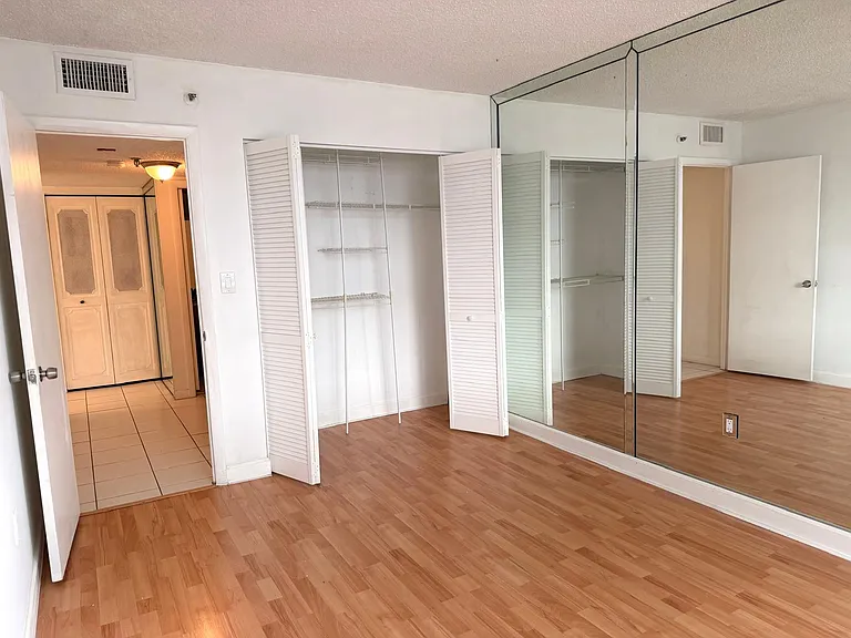 17830 W Dixie Hwy — Photo 16
