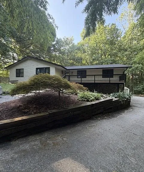 814 Rustic Ln — Photo 1