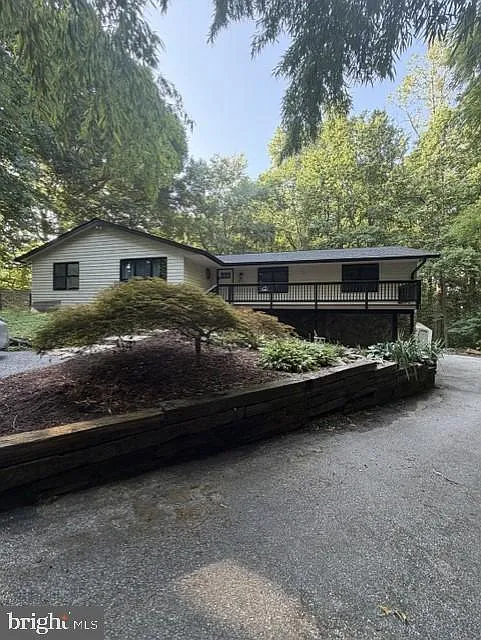 814 Rustic Ln