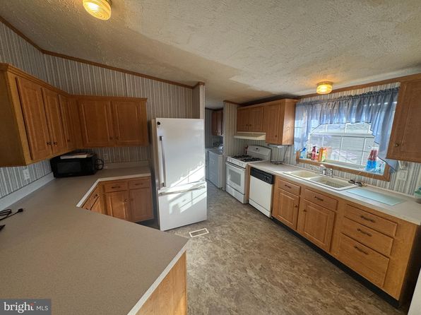 102 Bent Pine Ct S, Lancaster, PA 17603