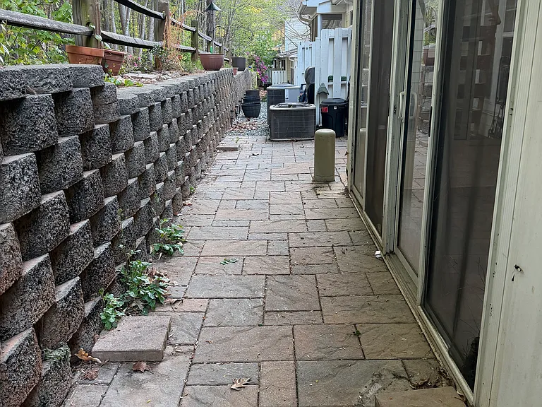 707 Bartlett Cir — Photo 8