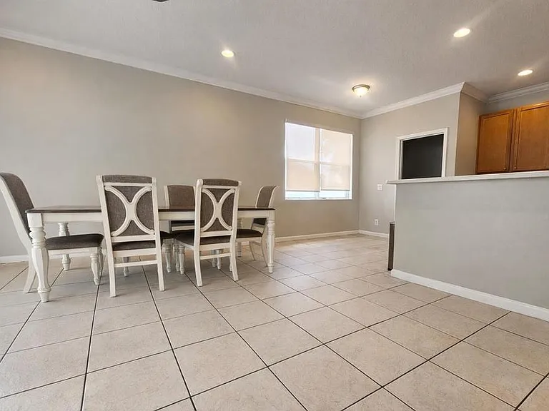 2481 SE Berkshire Blvd — Photo 3