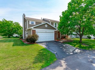 330 Country Ln, Algonquin, IL 60102