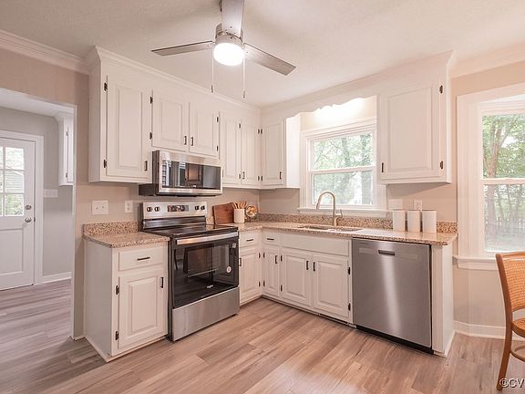 3rd image of 8282 Briarthorn Ct
