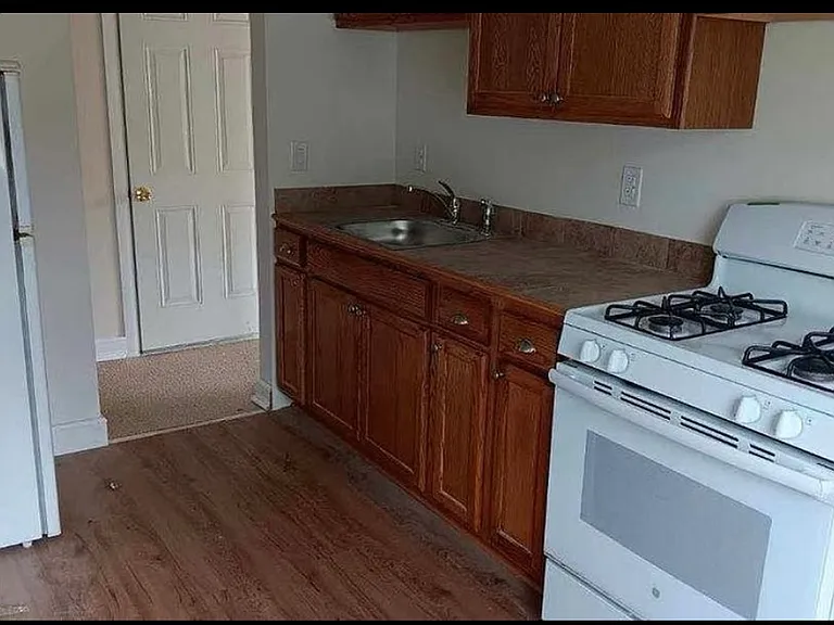 36 Pearl St — Photo 3