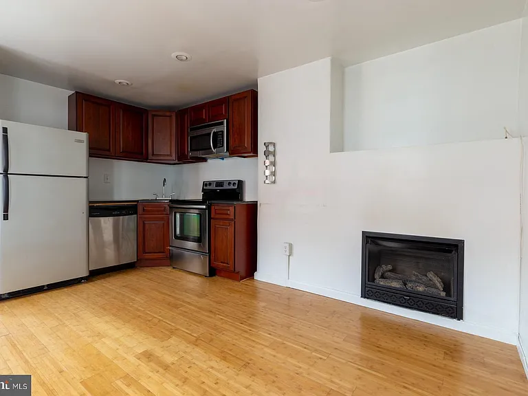 619 S 16th St #3R — Photo 2