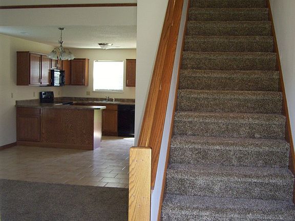 4th image of 529 Rumbach Ave #527