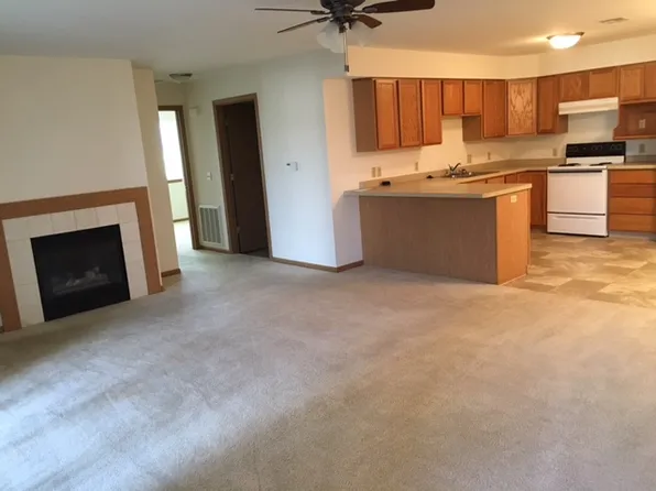 Lake Mills Tyranena Spacious units!, 310 E Tyranena Park Rd #2, Lake Mills, WI 53551