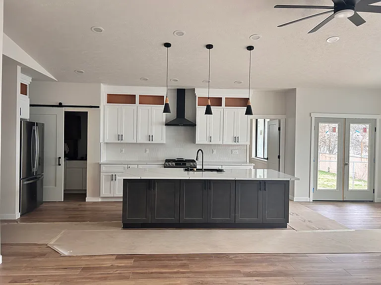4221 E 23rd Ave — Photo 5