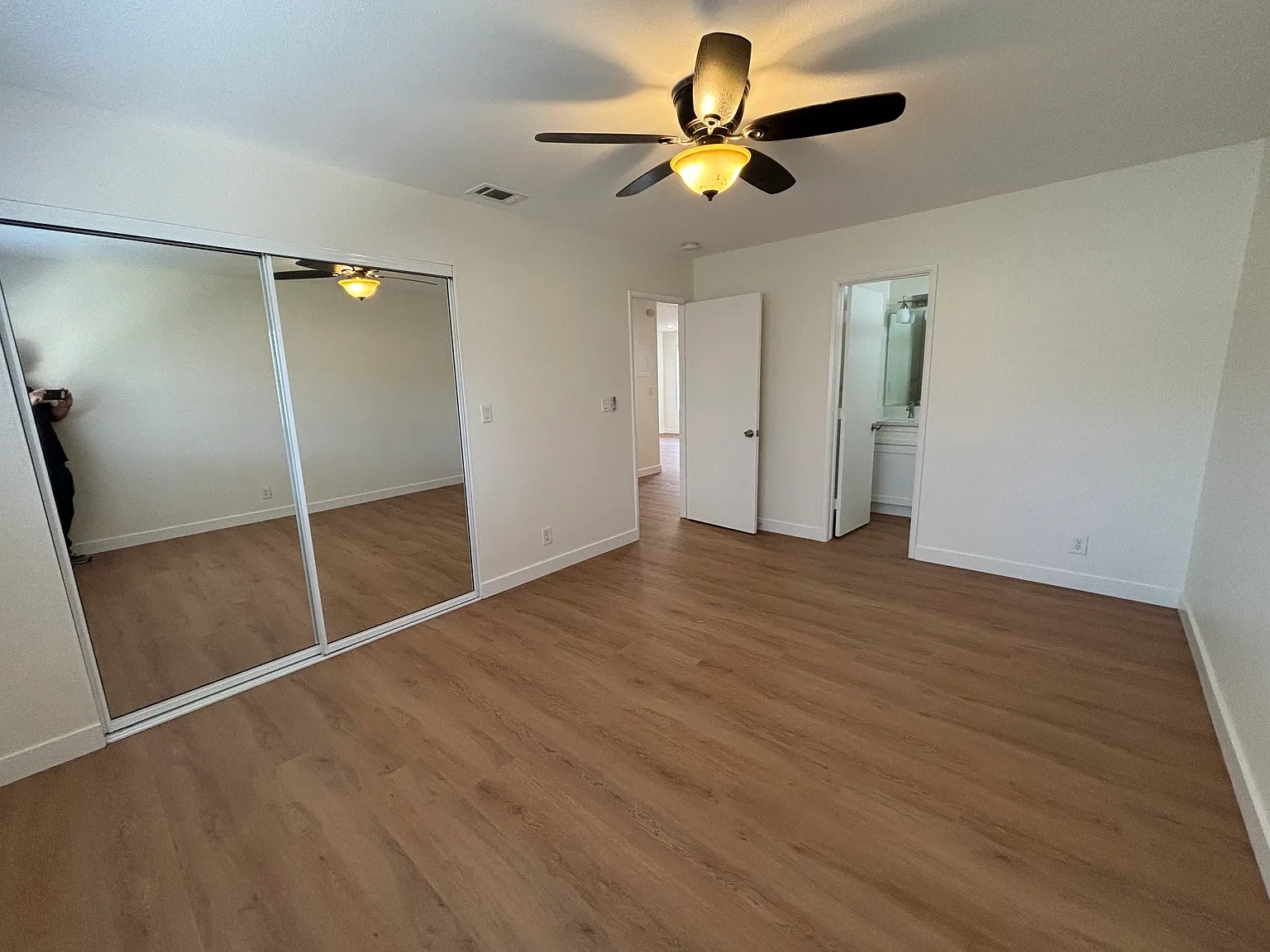 2 bed, 1200 sqft, $2,825 — Photo 4