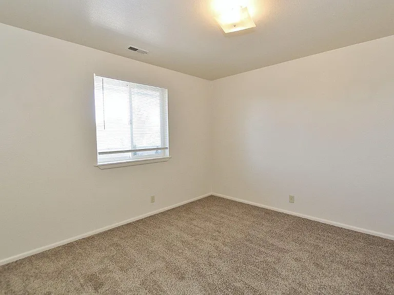 551 N Moffatt Ave #9 — Photo 16