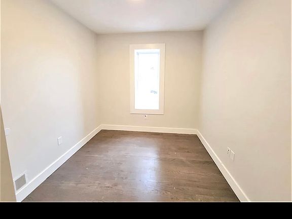 5th image of 536 Hawthorne Ave #306