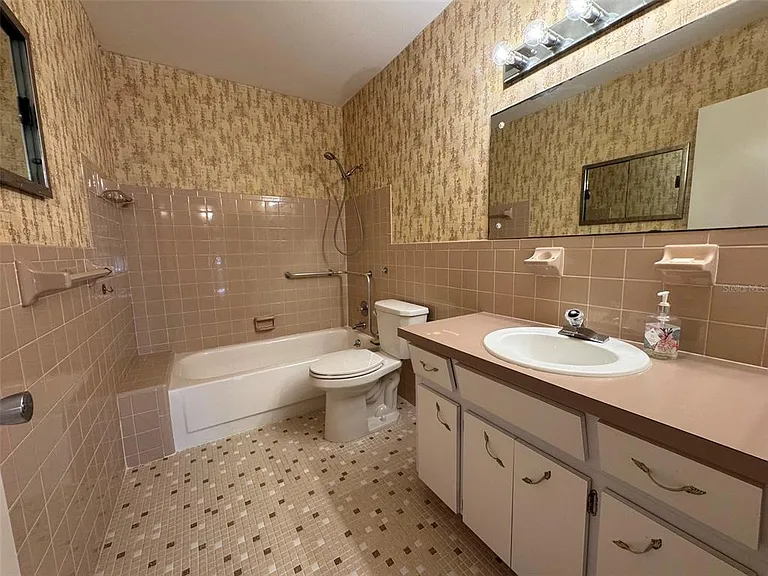 2402 Ecuadorian Way #40 — Photo 15