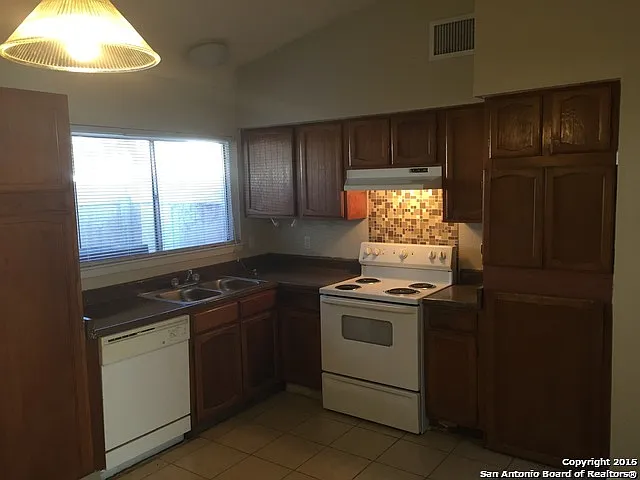 2 bed, 2.0 bath, 900 sqft, $1,000 — Photo 2