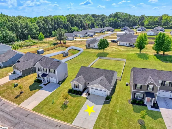220 Highland Station Dr, Clinton, SC 29325