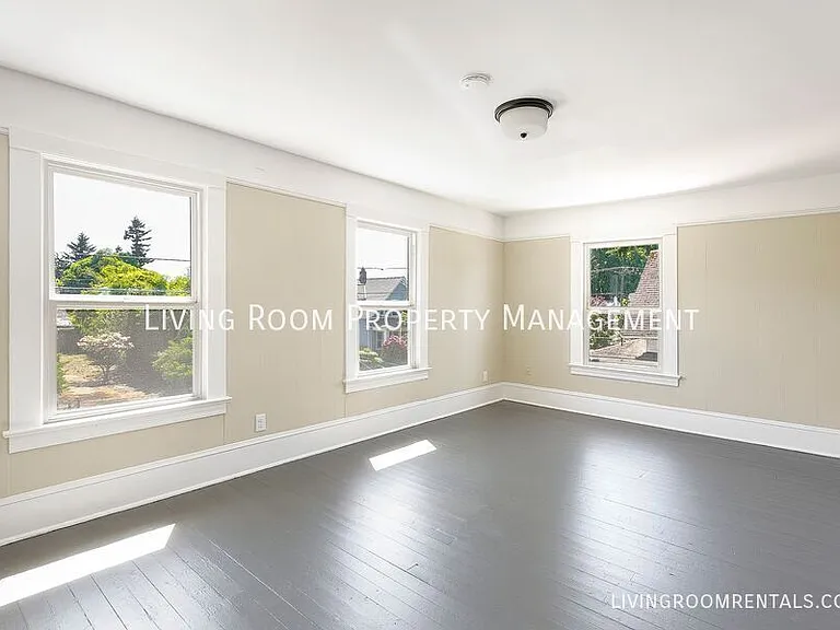 4137 NE 8th Ave — Photo 11