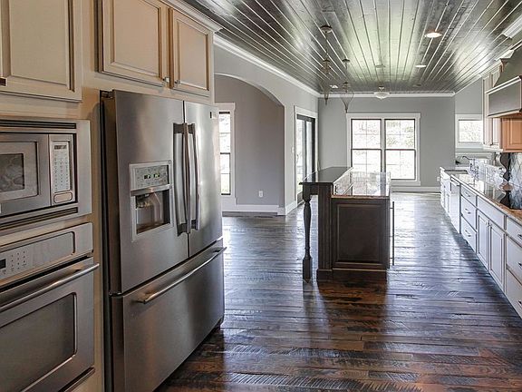 5th image of 615 Oak Cove Ln