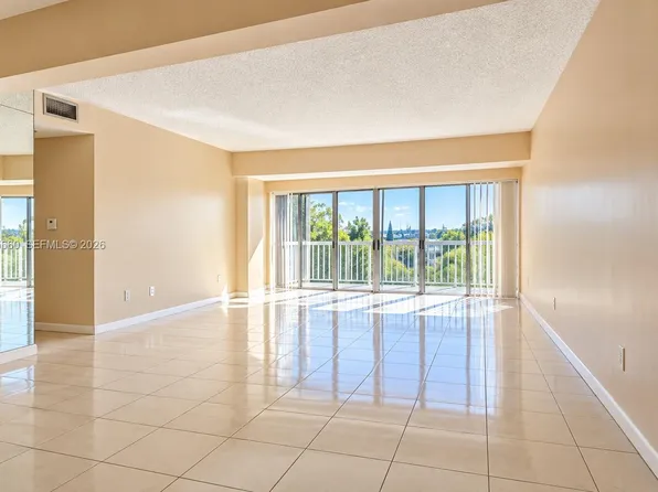9180 Fontainebleau Blvd APT 401, Miami, FL 33172