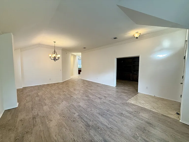 6106 Skahan Ln — Photo 4